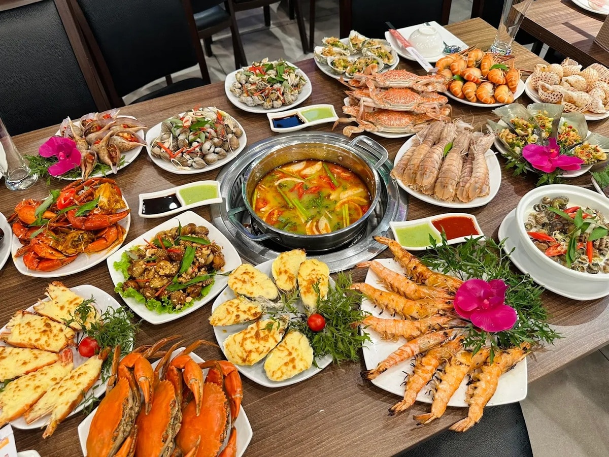 Quầy buffet của Poseidon có đến hàng trăm món hải sản đa phong cách từ Á đến Âu